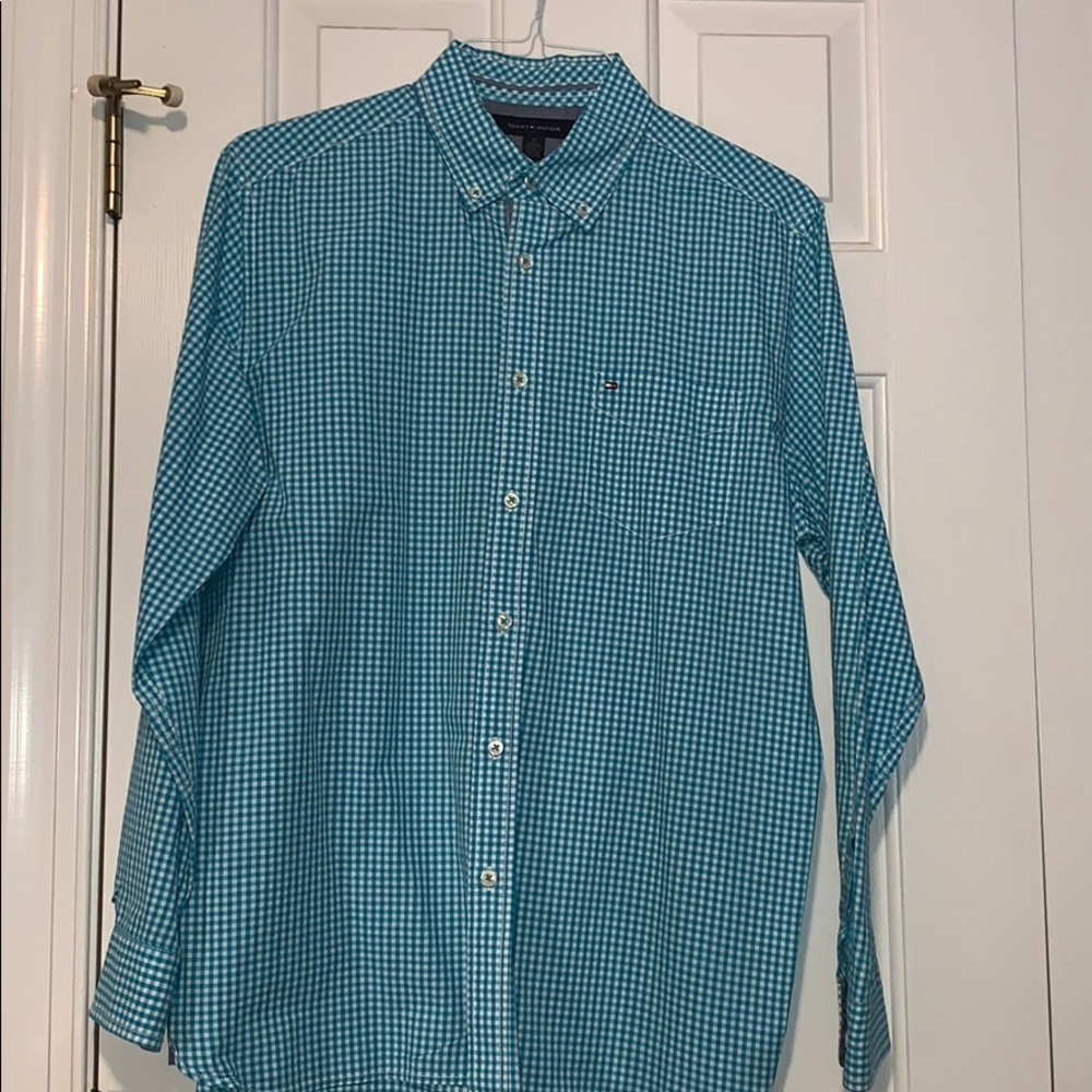 Men’s Tommy Hilfiger button down shirt
